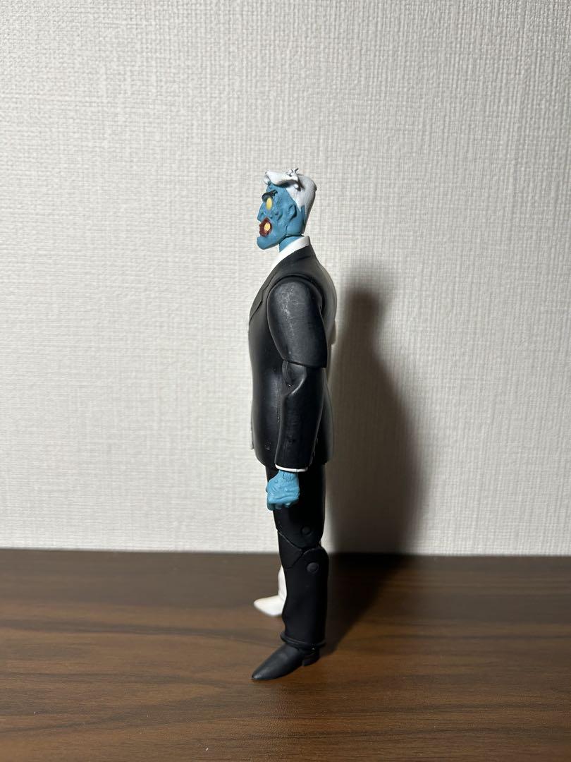 DC Collectibles トゥーフェイス　フィギュア