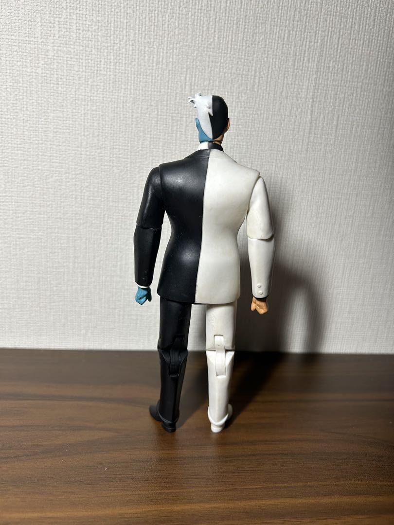 DC Collectibles トゥーフェイス　フィギュア