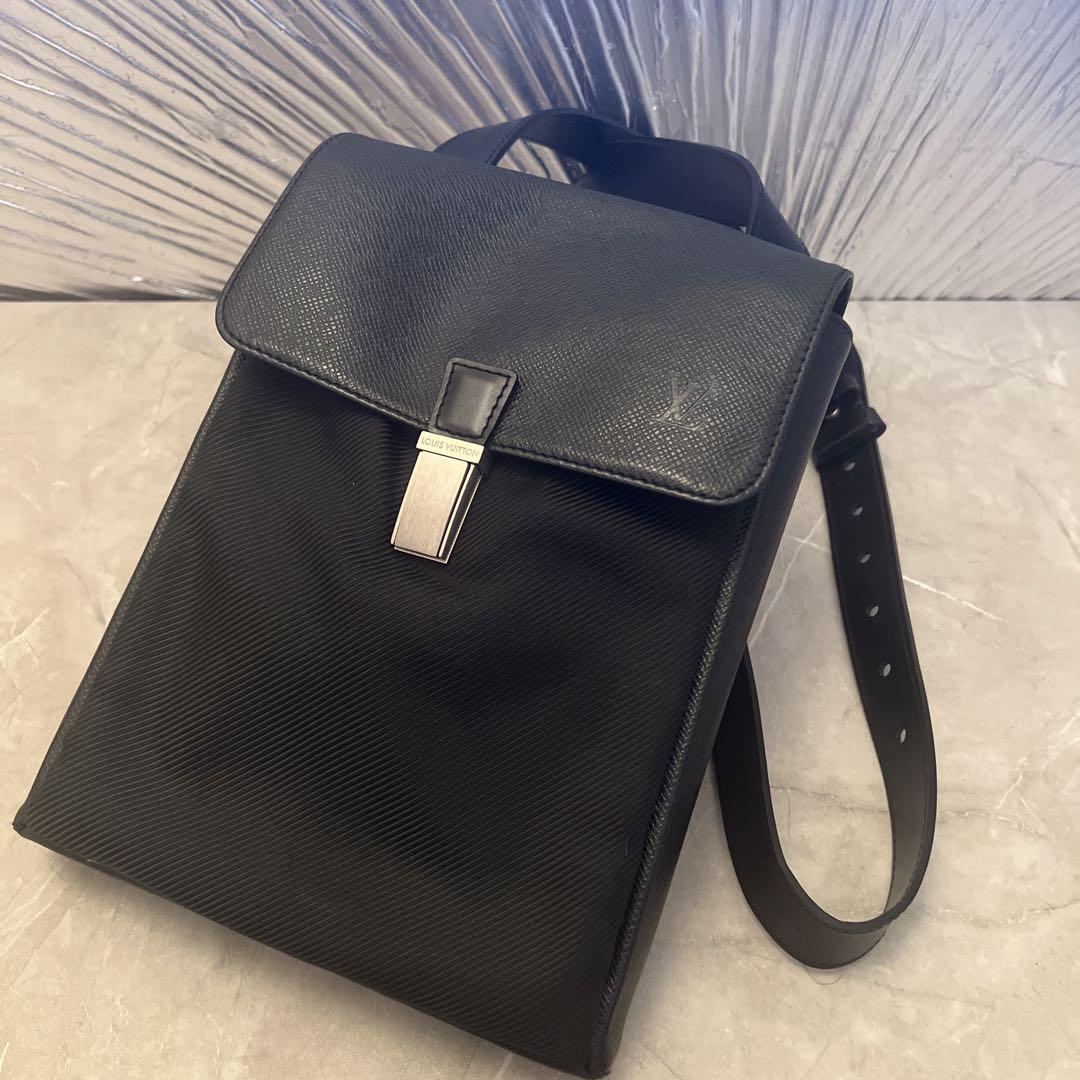 LOUIS VUITTON ルイヴィトン タイガ メンズショルダーバッグ