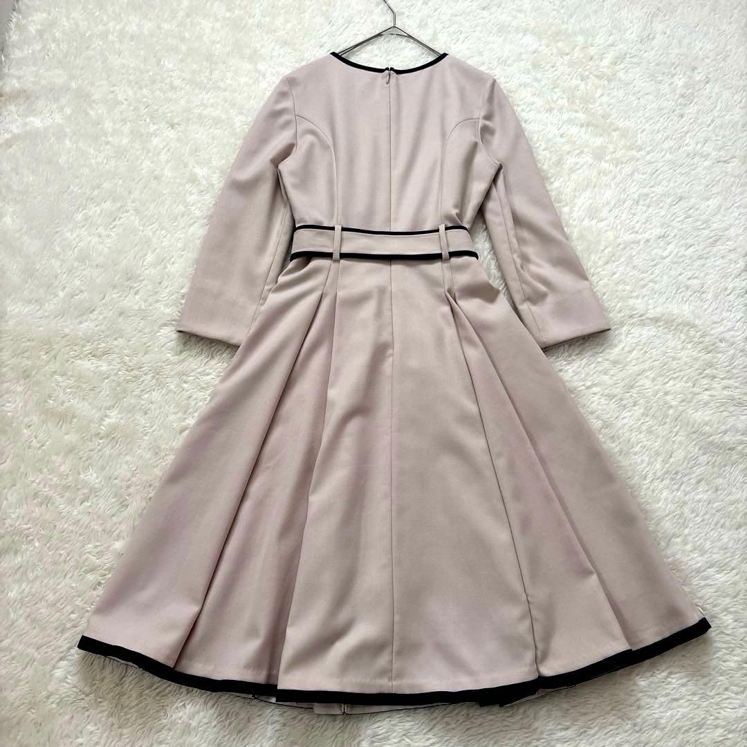 【美品】ジャスグリッティー ベージュ ワンピース 長袖 ベルト付 美品】ジャスグリッティー ベージュ ワンピース 長袖 ベルト付