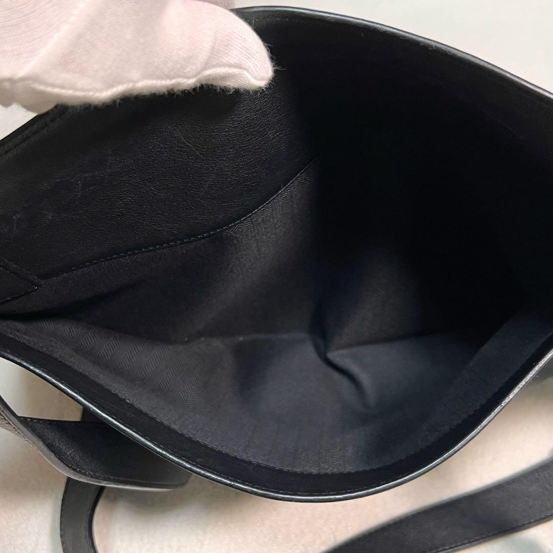 LOEWE ショルダーバッグ A4収納 アナグラム ロゴ 型押し BLACK