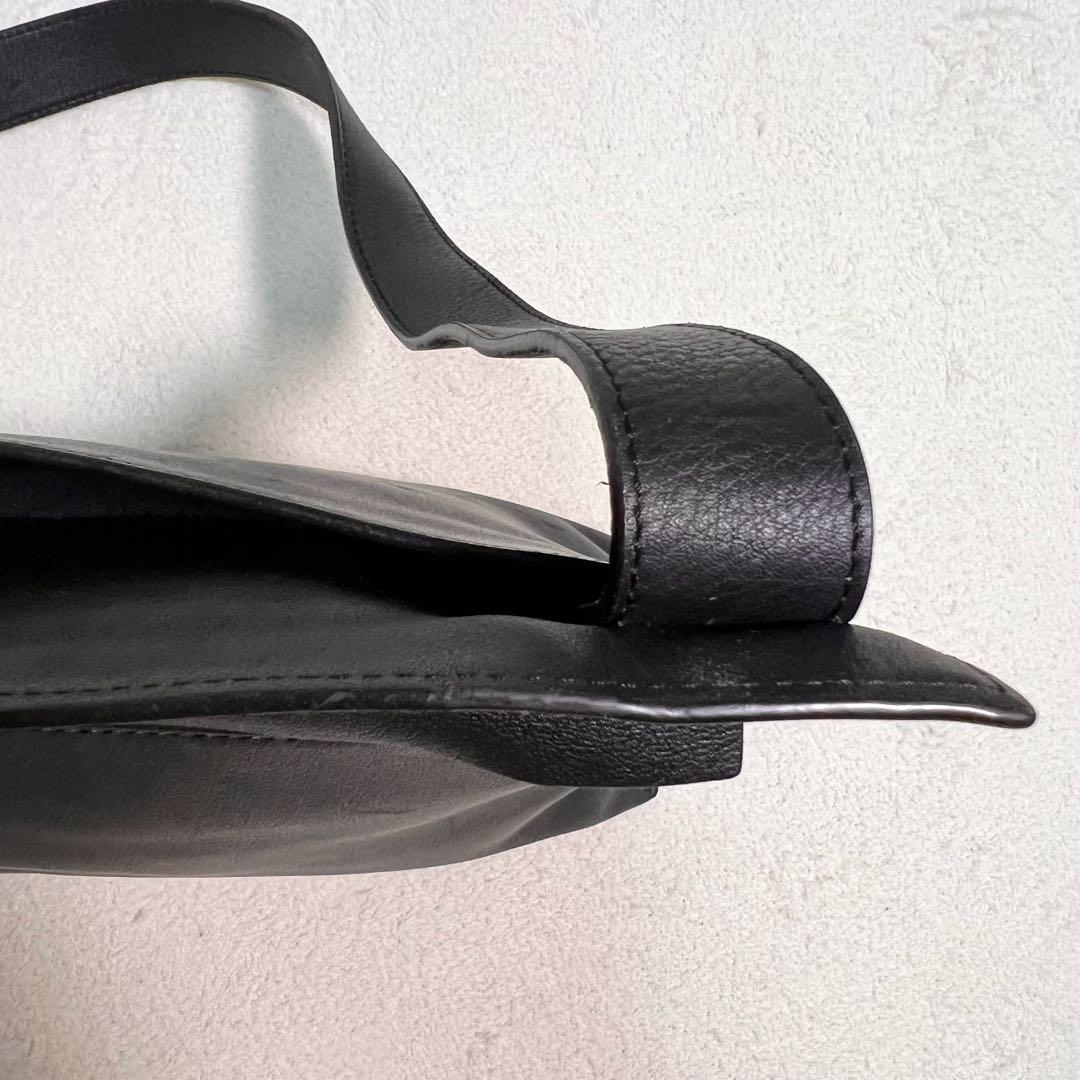LOEWE ショルダーバッグ A4収納 アナグラム ロゴ 型押し BLACK