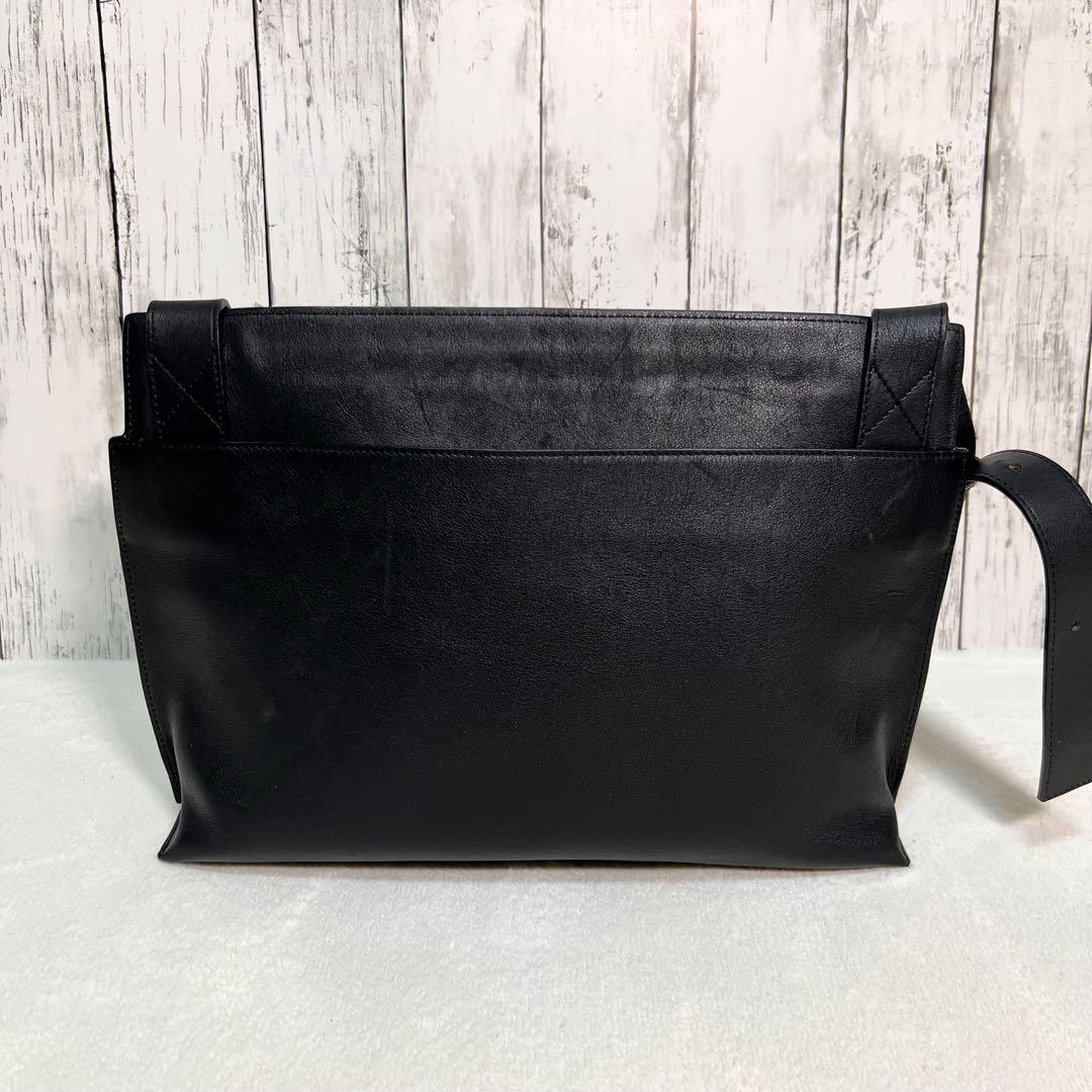 LOEWE ショルダーバッグ A4収納 アナグラム ロゴ 型押し BLACK