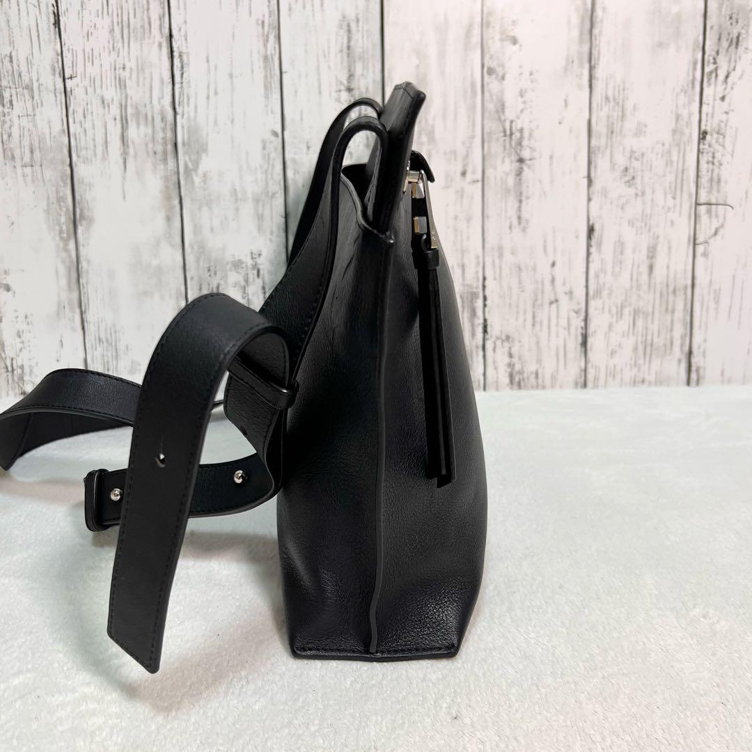 LOEWE ショルダーバッグ A4収納 アナグラム ロゴ 型押し BLACK