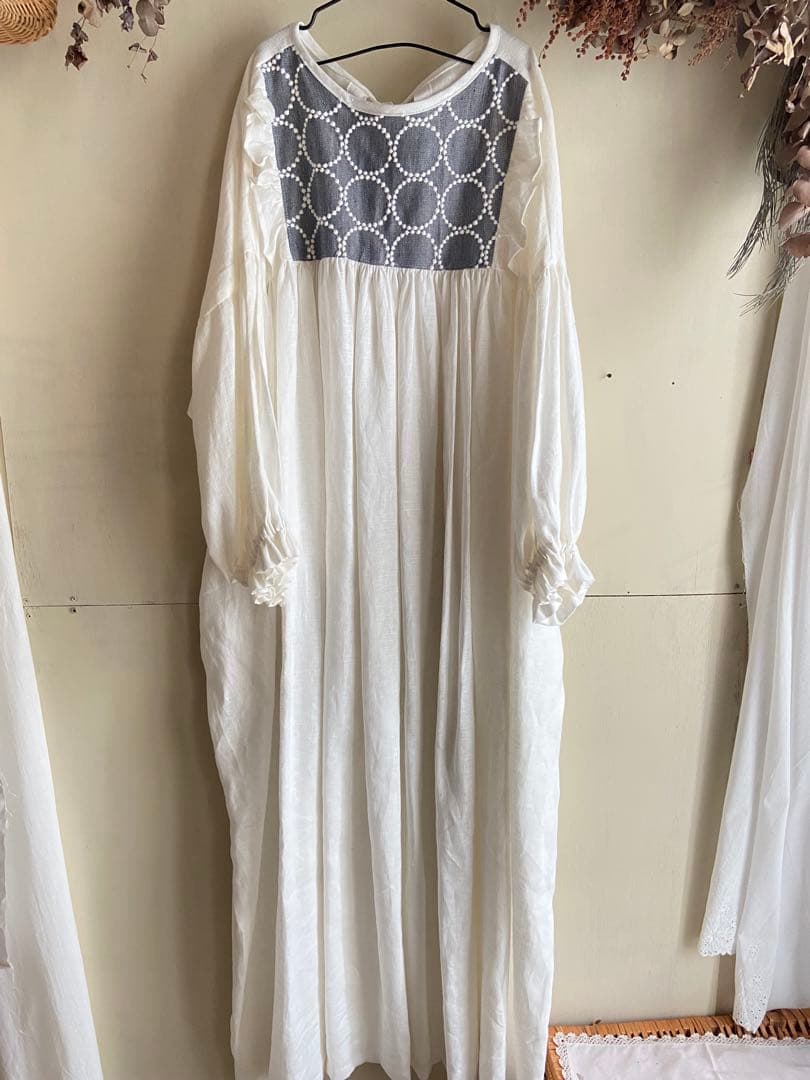 no740限定1着ミナペルホネン タンバリン ギャザーワンピース オフホワイト