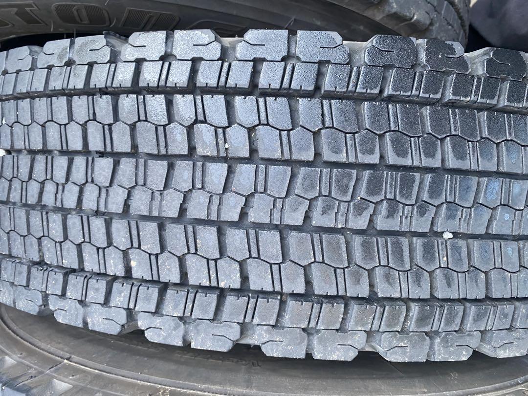 ブリヂストン　225/80R17.5 W900 中古4本+更生中古2本　6本
