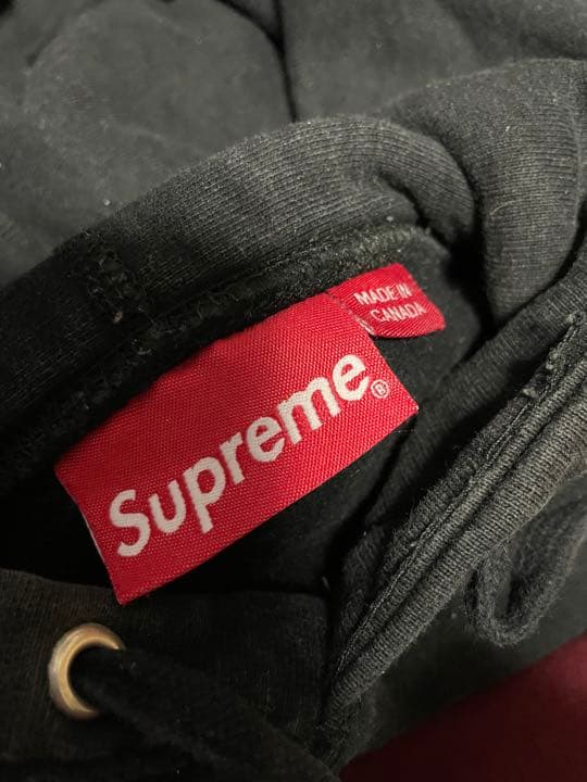 希少　supreme パーカー