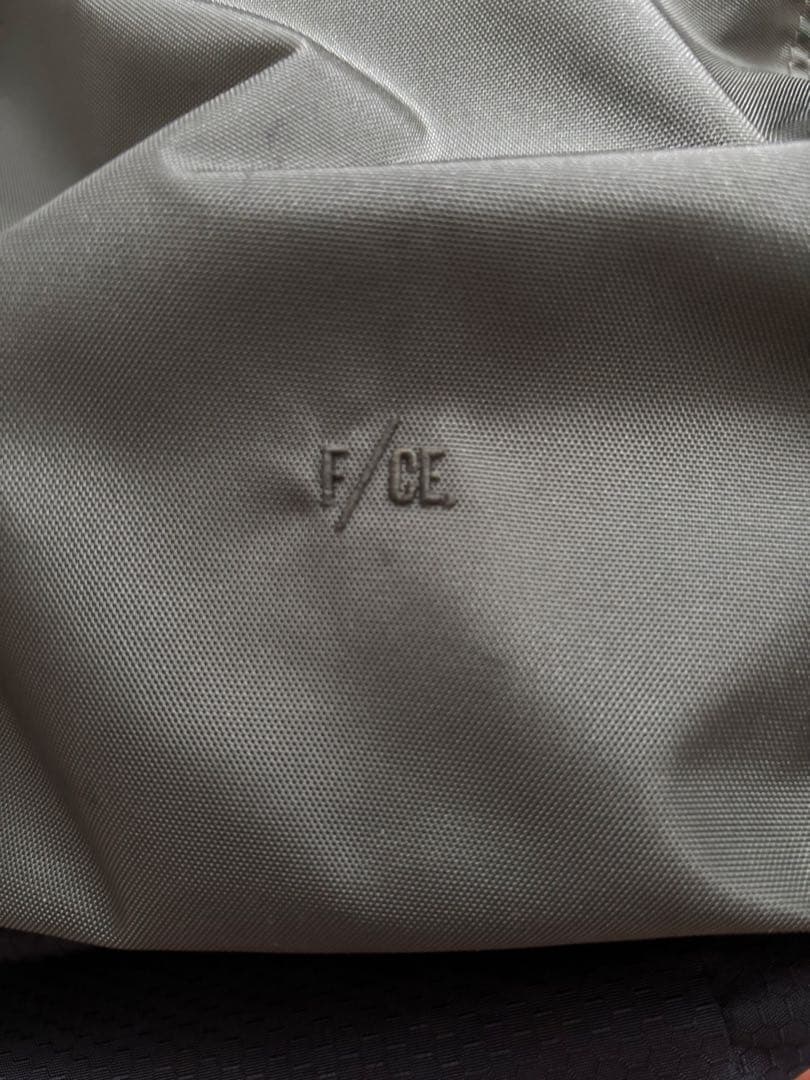 F/CE. LIGHTWEIGHT COURIER SHOULDER BAG