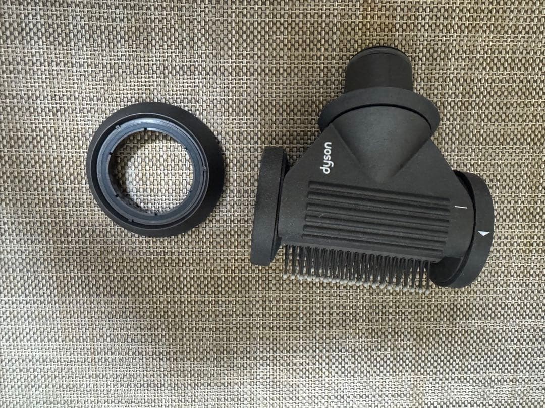 Dyson ヘアドライヤー 本体とアタッチメント Dyson ヘアドライヤー 本体とアタッチメント