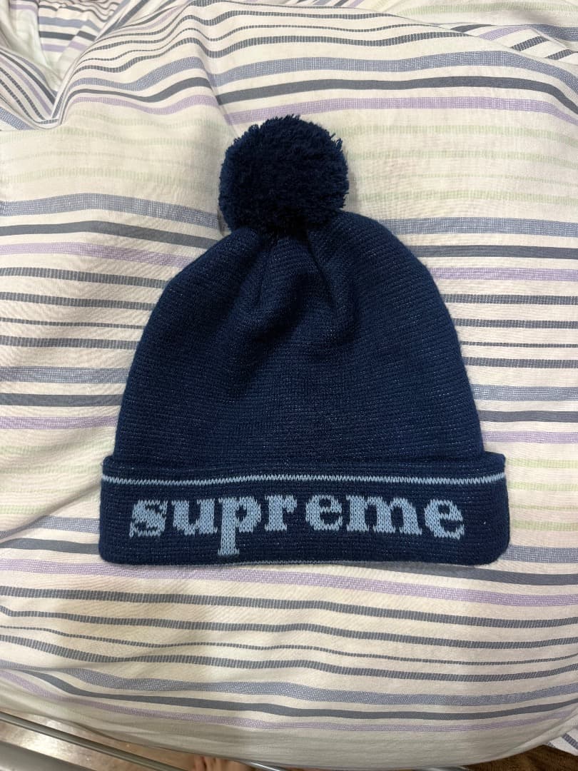 supremeニット帽♥に近い