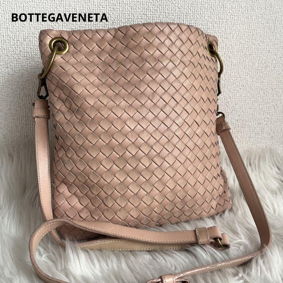 BOTTEGAVENETA イントレチャート ショルダーバッグ ピンク レザー