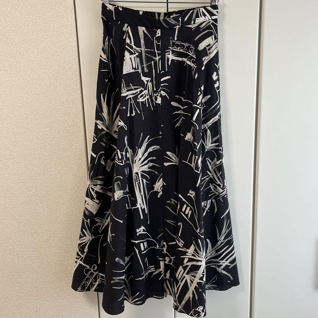 美品 ZARA ザラ プリントケープスカート ペイント柄 ブラック XS