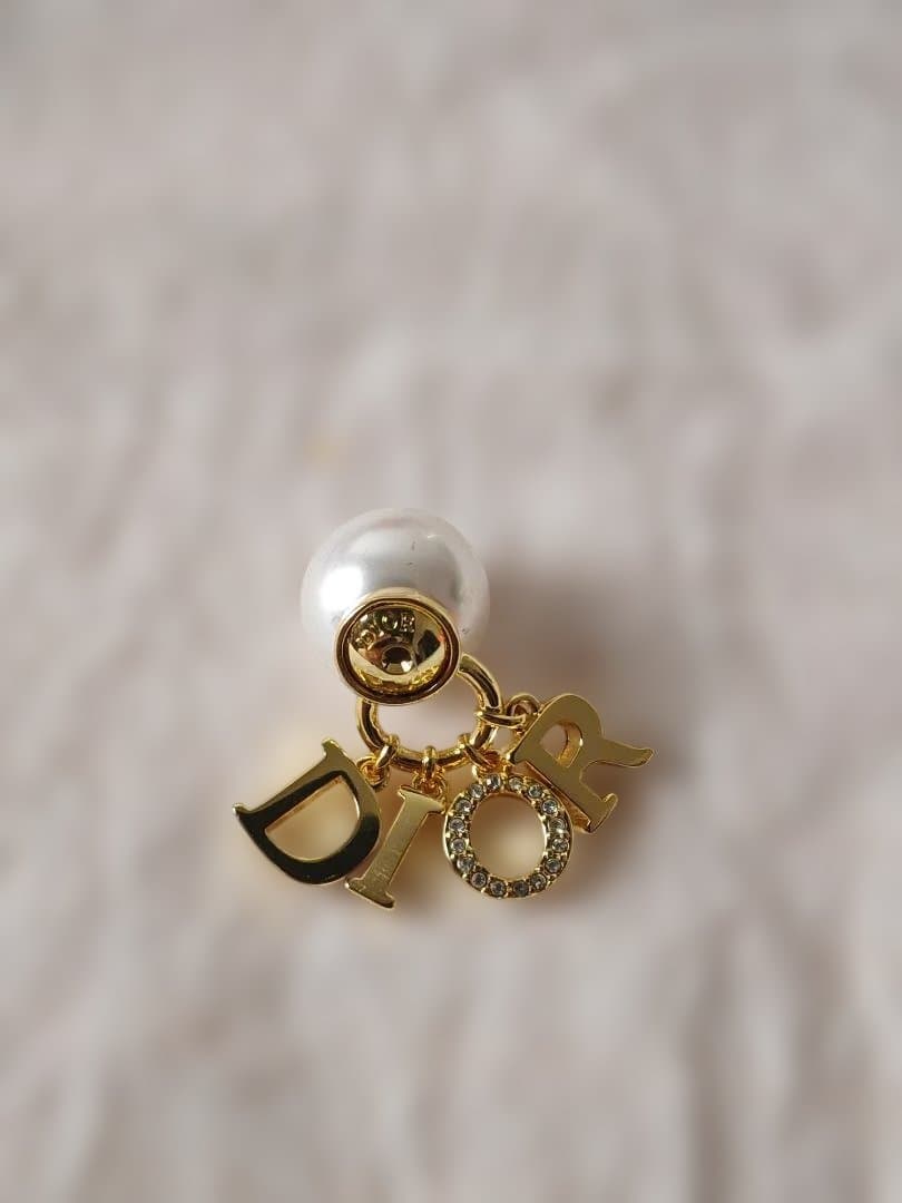 Dior パールピアス ピアス ジュエリー メタル・レジンパール ホワイト系 Dior パールピアス ピアス ジュエリー メタル・レジンパール ホワイト系