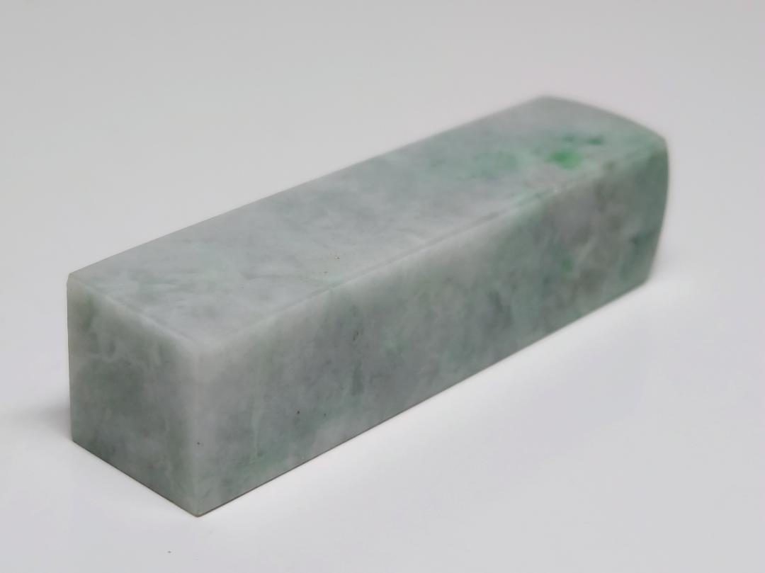 印材・角⑧ 43g 翡翠 ヒスイ 鑑賞石 原石 自然石 誕生石 鉱物 水石