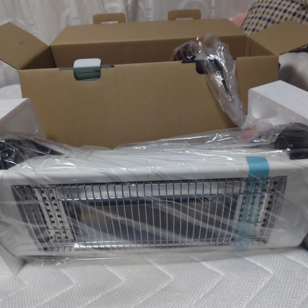 新品未使用　アピックス 2WAYカーボンヒーター 　ホワイト　FSWH-8668