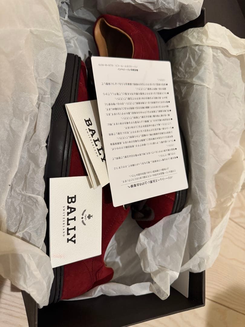 BALLY メンズ 赤いスエードスニーカー