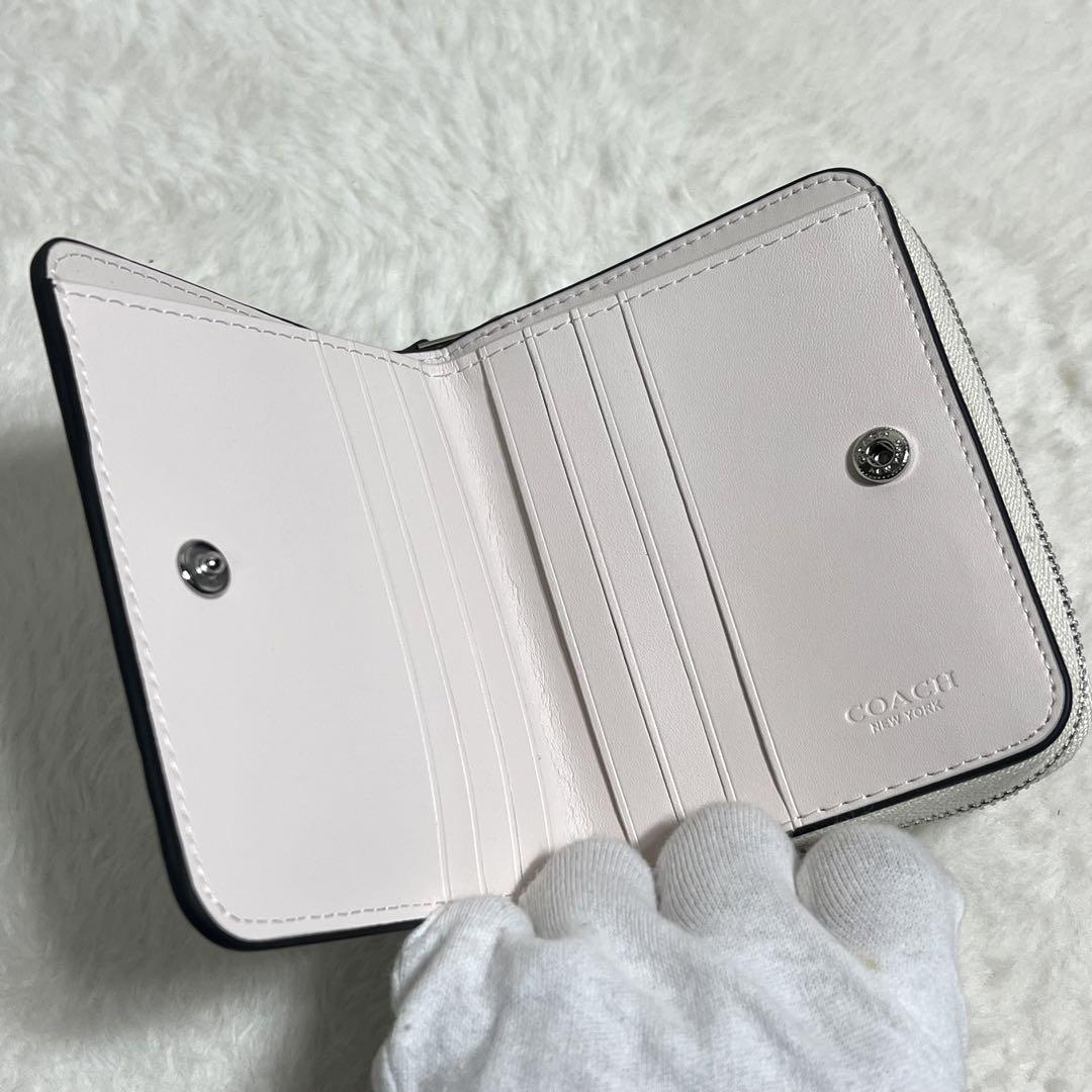 即日発送❣️新品未使用 コーチ 二つ折り財布 いちご ストロベリー ホワイト