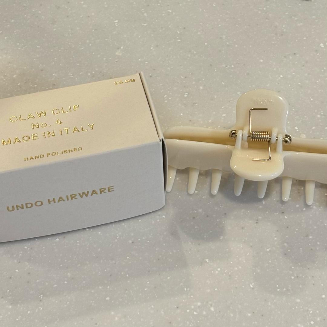 新品UNDO ヘアクリップ No.4 Ivory 新品UNDO ヘアクリップ No.4 Ivory ヘアアクセサリー