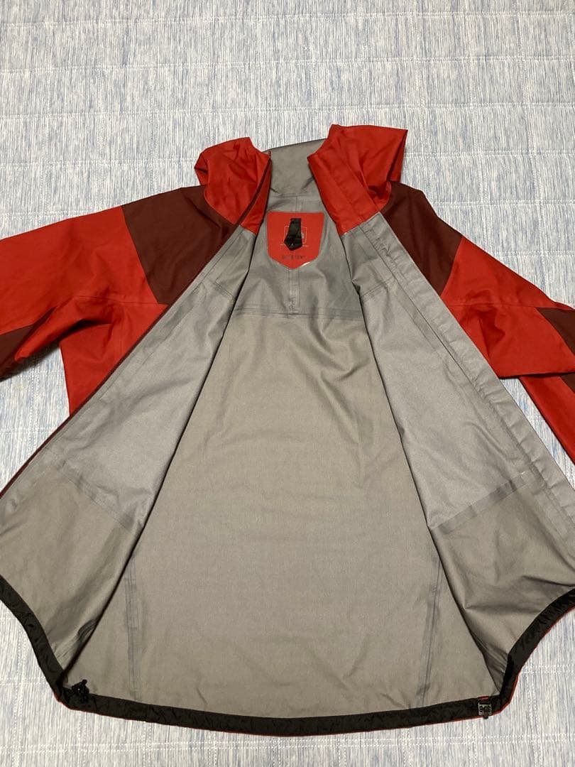 クライムライトジャケット カーディナルレッド×セコイアレッドM