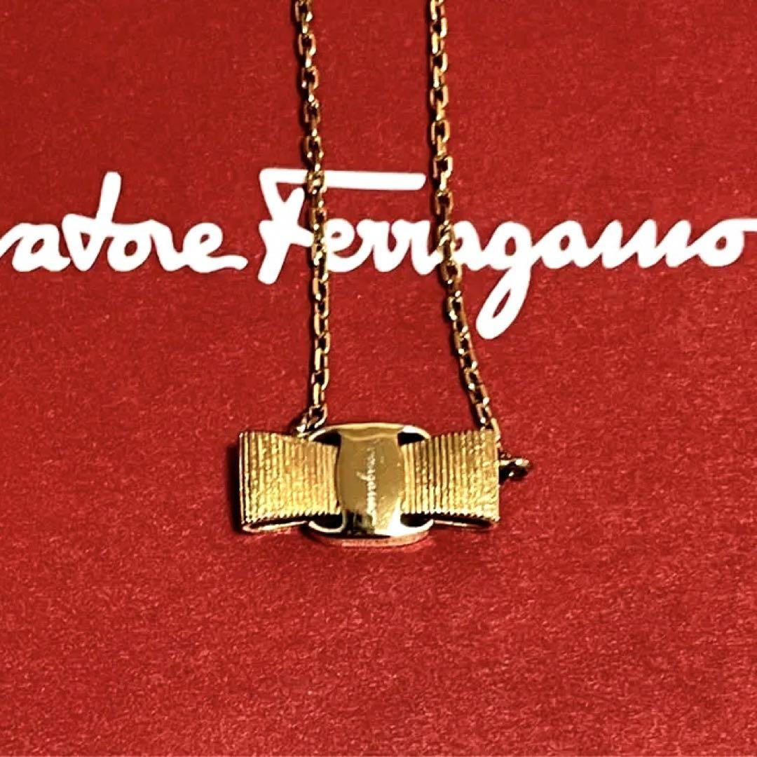 Salvatore Ferragamo ヴァラリボン ネックレス ゴールド