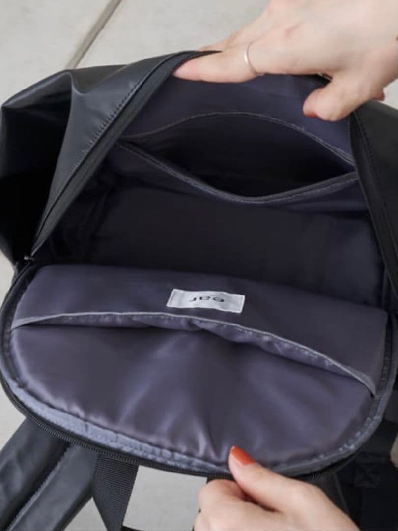 イアパピオネ　隠しポケット付きリュック新品タグ付き