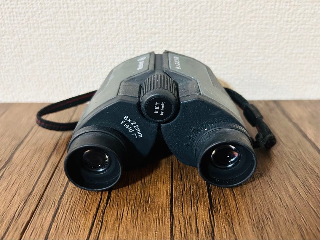 Weekend 8x22 Binoculars with Case