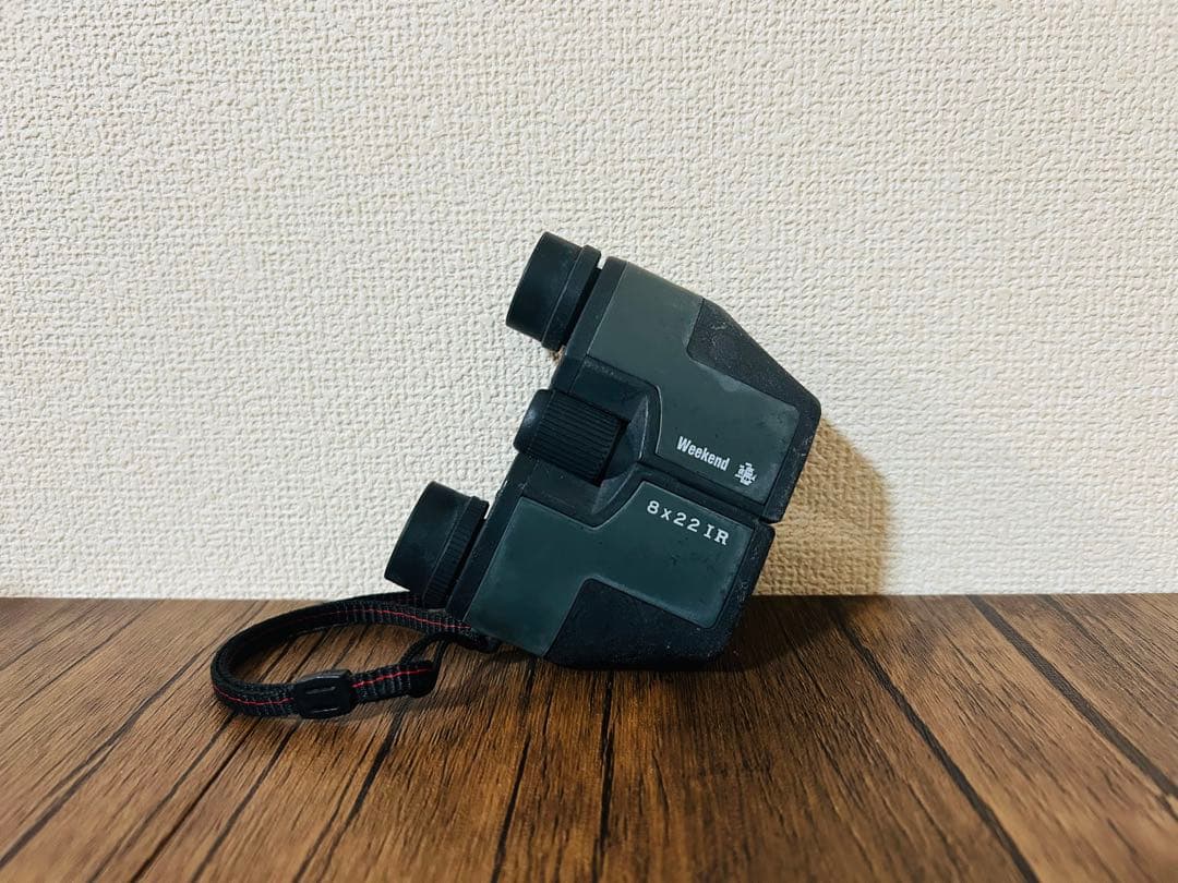 Weekend 8x22 Binoculars with Case