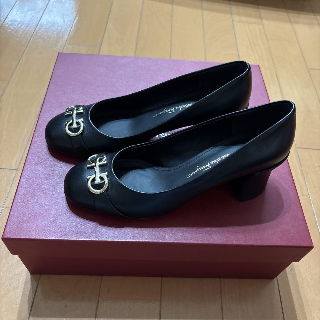 断捨離 Salvatore Ferragamo 黒 ハイヒールパンプス