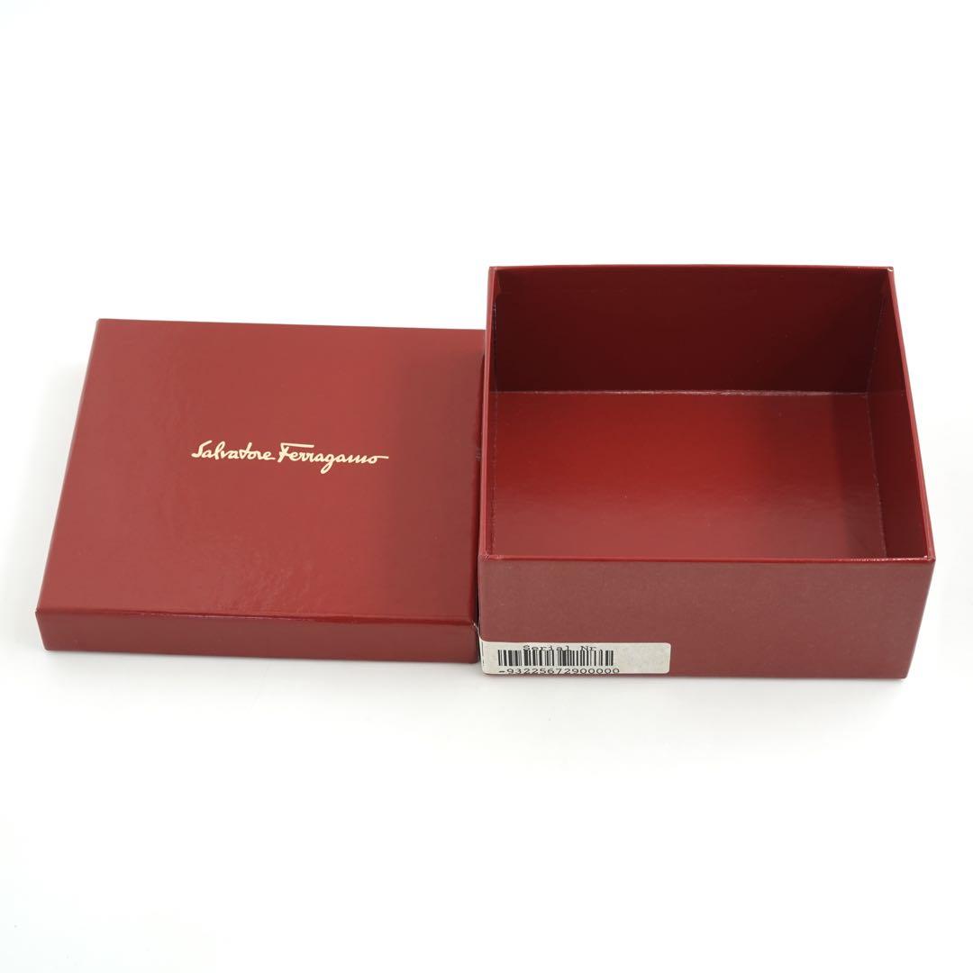 ✨未使用展示品・箱カード付✨　Ferragamo 財布　ヴァラリボン　リザード