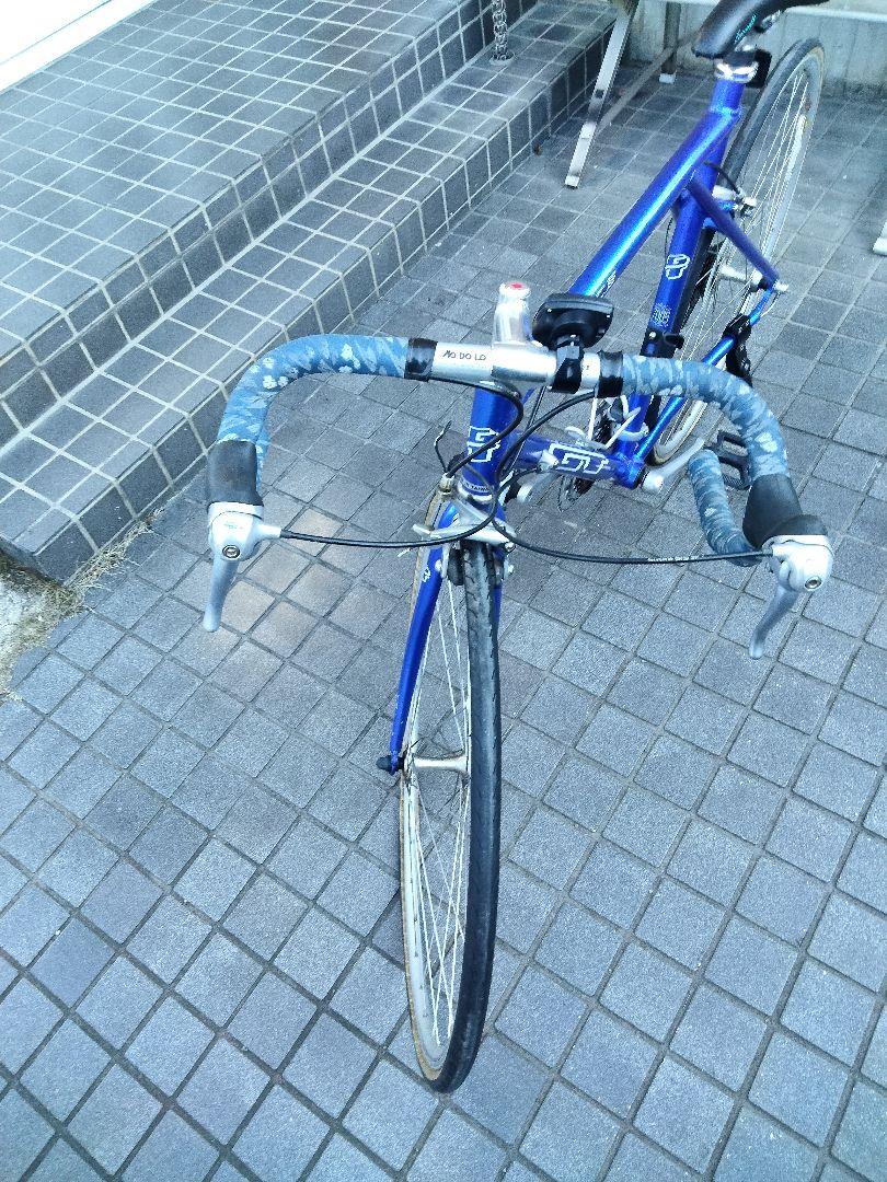 青
