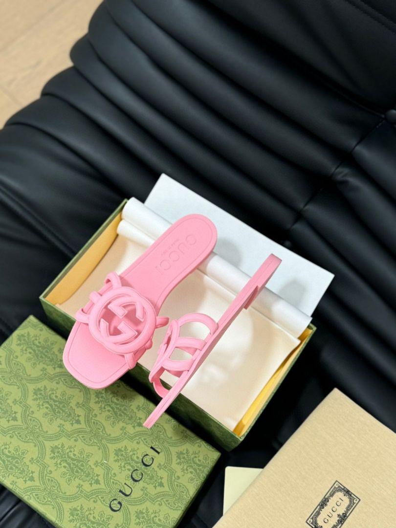 GUCCI ピンク サンダル