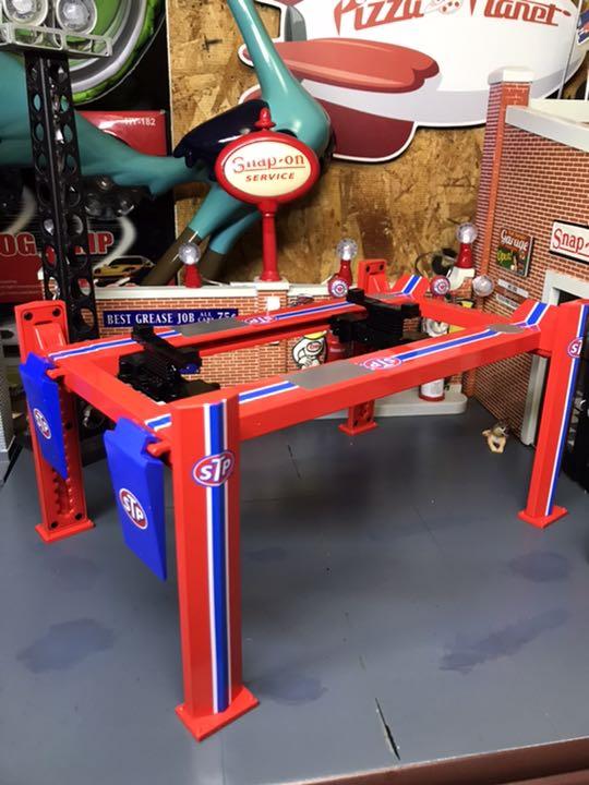 一番の贈り物 1/18 STP FOUR POST 激レア LIFT ADJUSTABLE - ミニカー 一番の贈り物 1/18 STP FOUR POST 激レア LIFT ADJUSTABLE - ミニカー