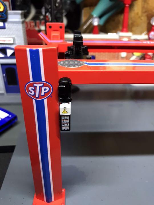 一番の贈り物 1/18 STP FOUR POST 激レア LIFT ADJUSTABLE - ミニカー 一番の贈り物 1/18 STP FOUR POST 激レア LIFT ADJUSTABLE - ミニカー