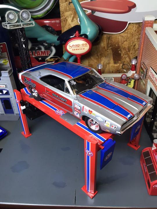 一番の贈り物 1/18 STP FOUR POST 激レア LIFT ADJUSTABLE - ミニカー 一番の贈り物 1/18 STP FOUR POST 激レア LIFT ADJUSTABLE - ミニカー