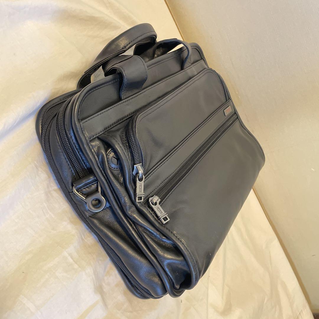 TUMI ビジネスバッグ ブラック　レザー A4対応　96021D4