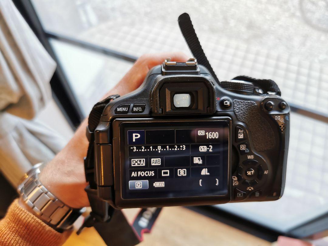 Canon EOS 600D デジタル一眼レフカメラ