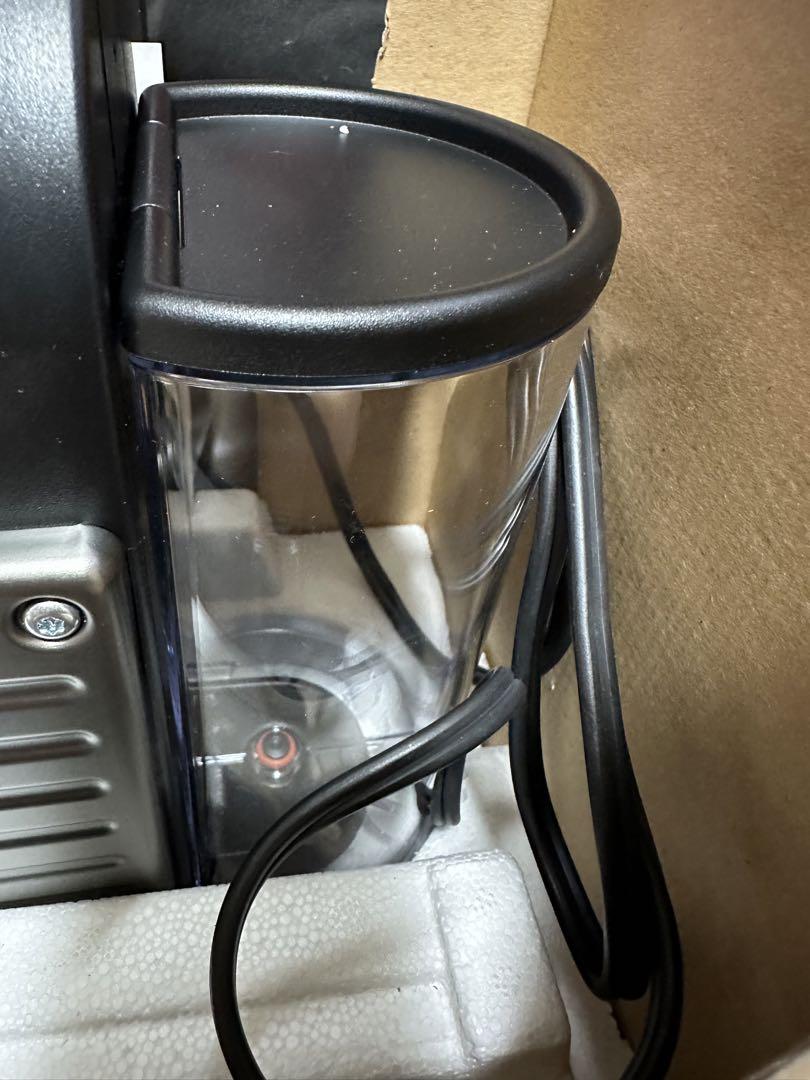 コーヒーメーカー・エスプレッソマシン NESPRESSO PIXIE