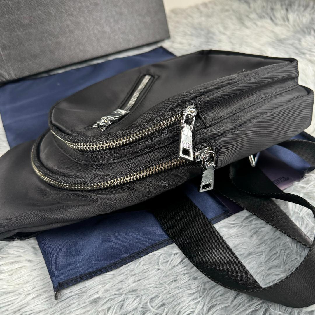 「人気」PRADA スマホショルダーバッグ ブラック