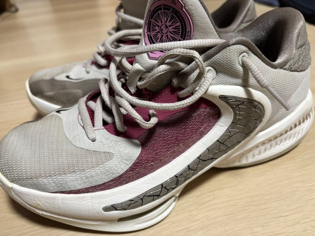 Nike Freak 4 EP ピンク/グレー バスケットボールシューズ