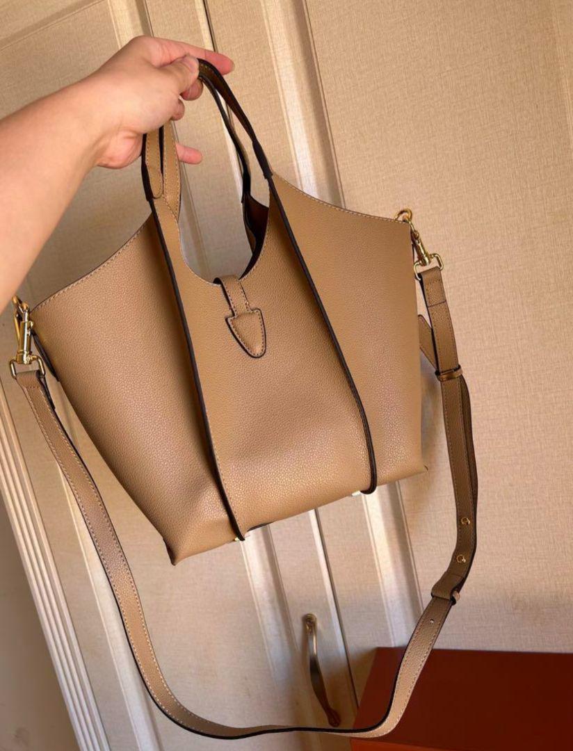 トッズ T タイムレス　レザーショッピングバッグ