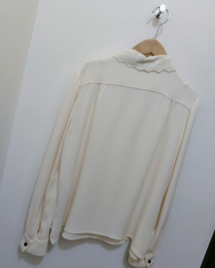 レア【美品】ルイヴィトン　襟LVモチーフ刺繍ブラウス　アイボリー　サイズ40