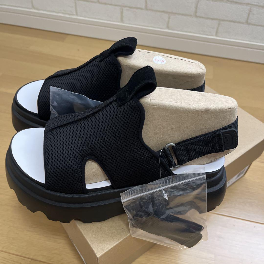 今季ブランド UGG アグ 新品 スポーツサンダル ブラック - メルカリ 靴