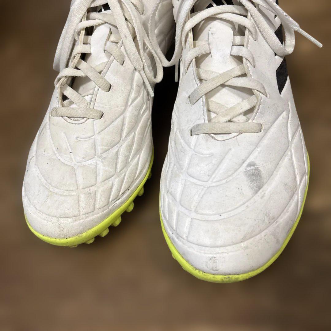 ワールド オンラインストア adidas サッカーシューズ メルカリ - ホワイト/イエロー シューズ