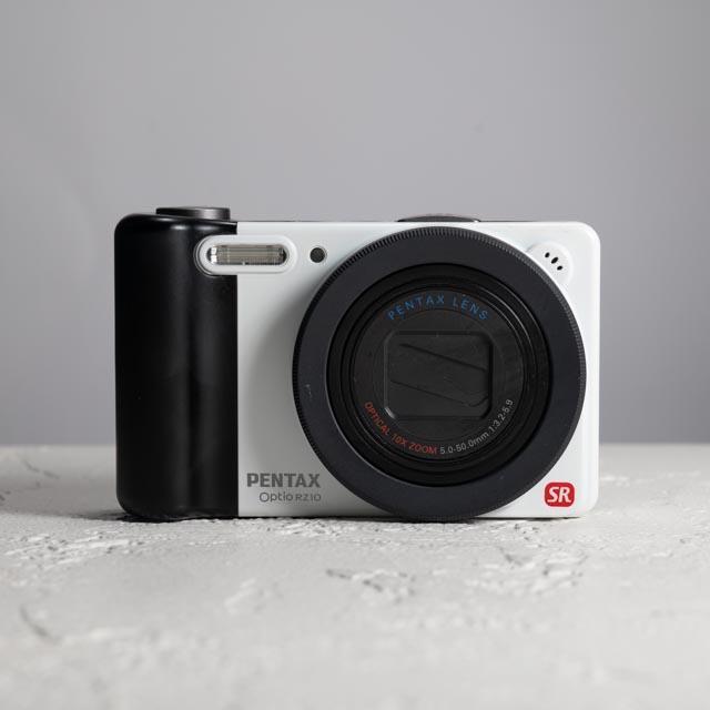 可愛いすぎるコンデジ】PENTAX optio RZ10 ホワイト - メルカリ