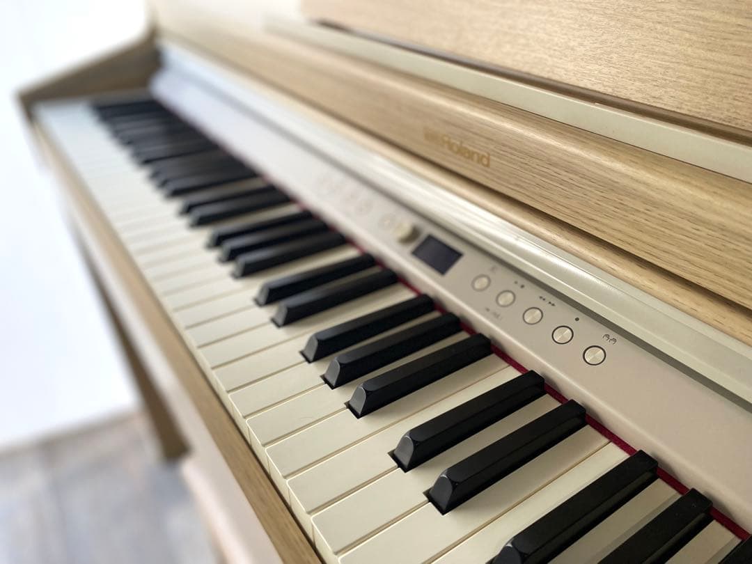 木目がきれいなナチュラルカラー♪Roland RP701 電子ピアノ 木目がきれいなナチュラルカラー♪Roland RP701 電子ピアノ