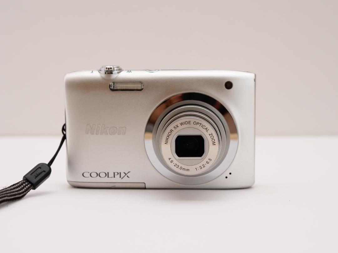 Nikon ニコン COOLPIX A100 シルバー デジタルカメラ 動作品