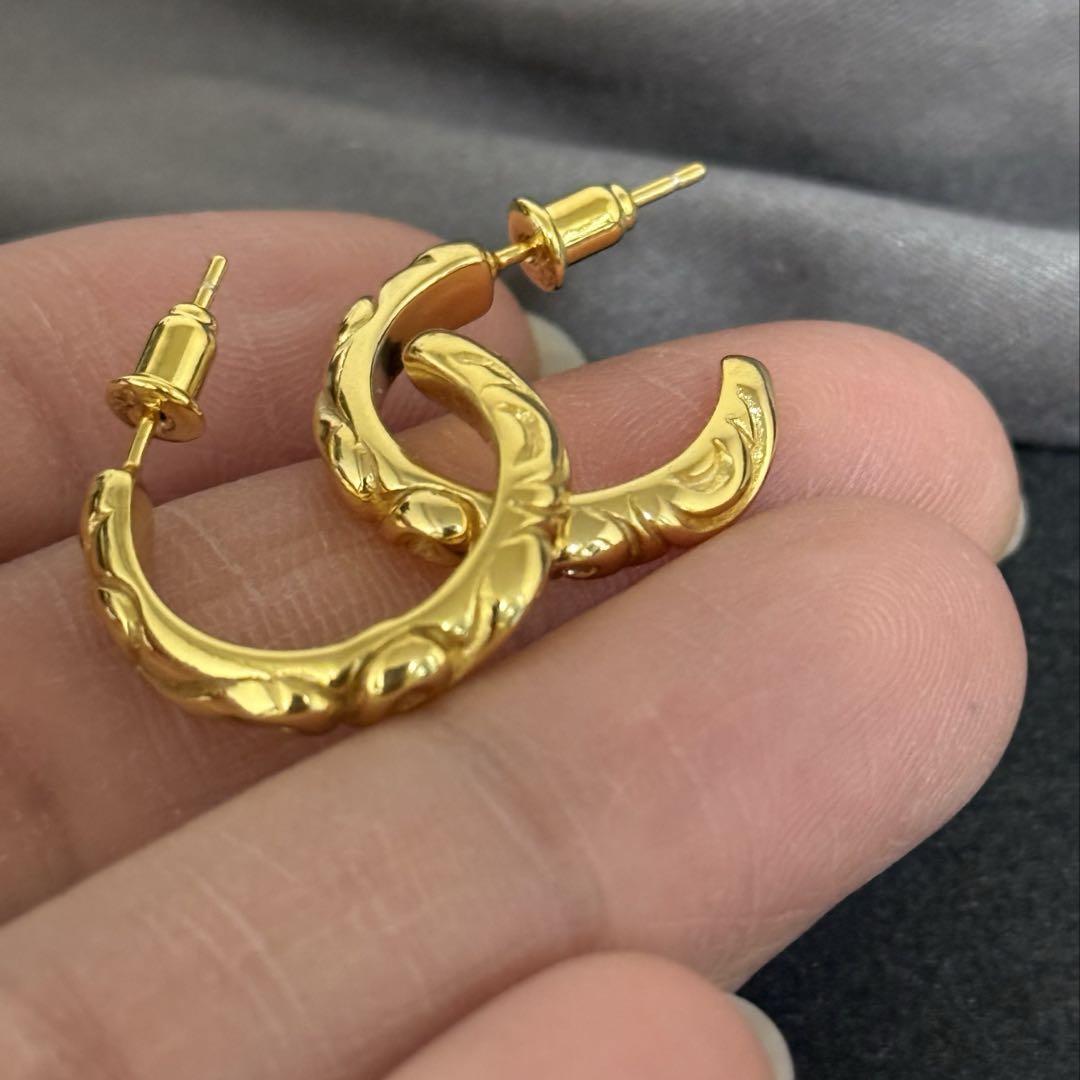 両耳 シルバー925 ゴールド スクロールピアス クロスフープピアス