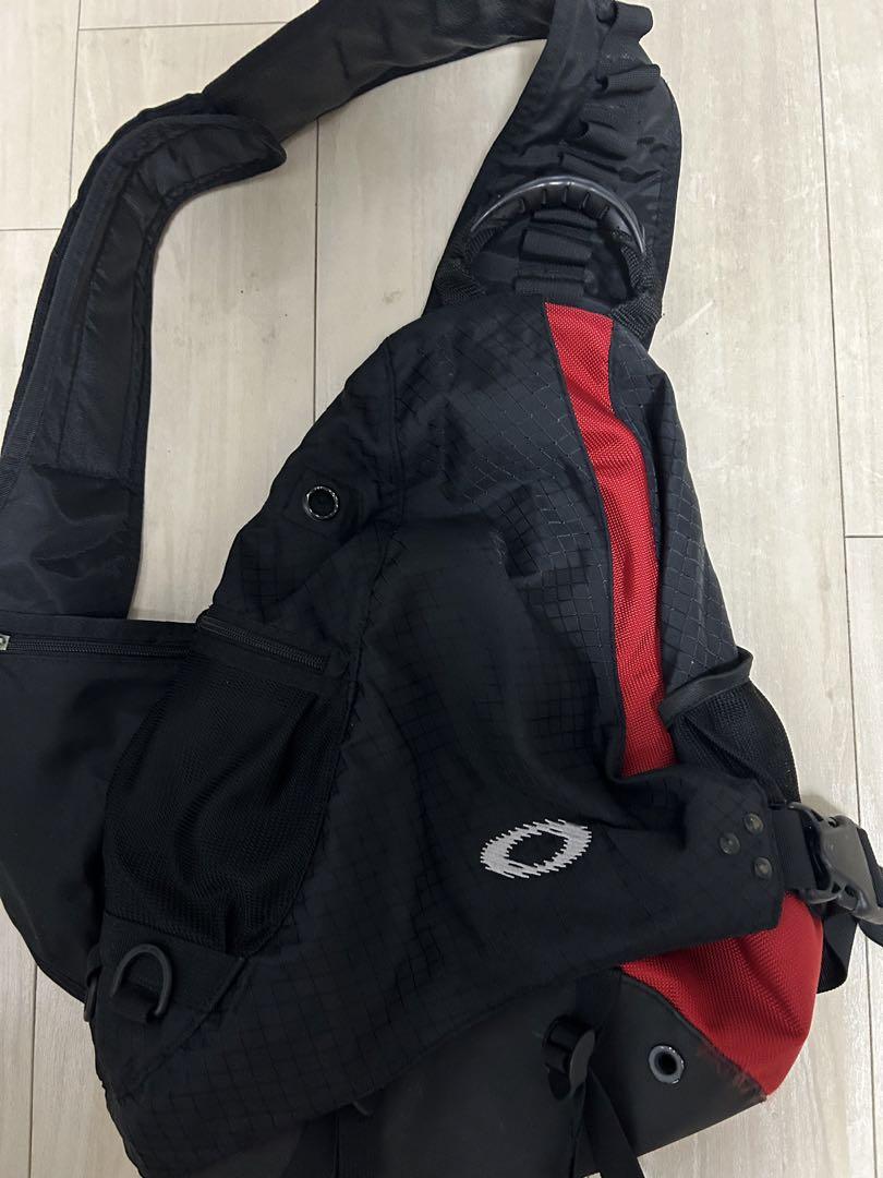 OAKLEY オークリー ワンショルダーバッグ 赤 正規品