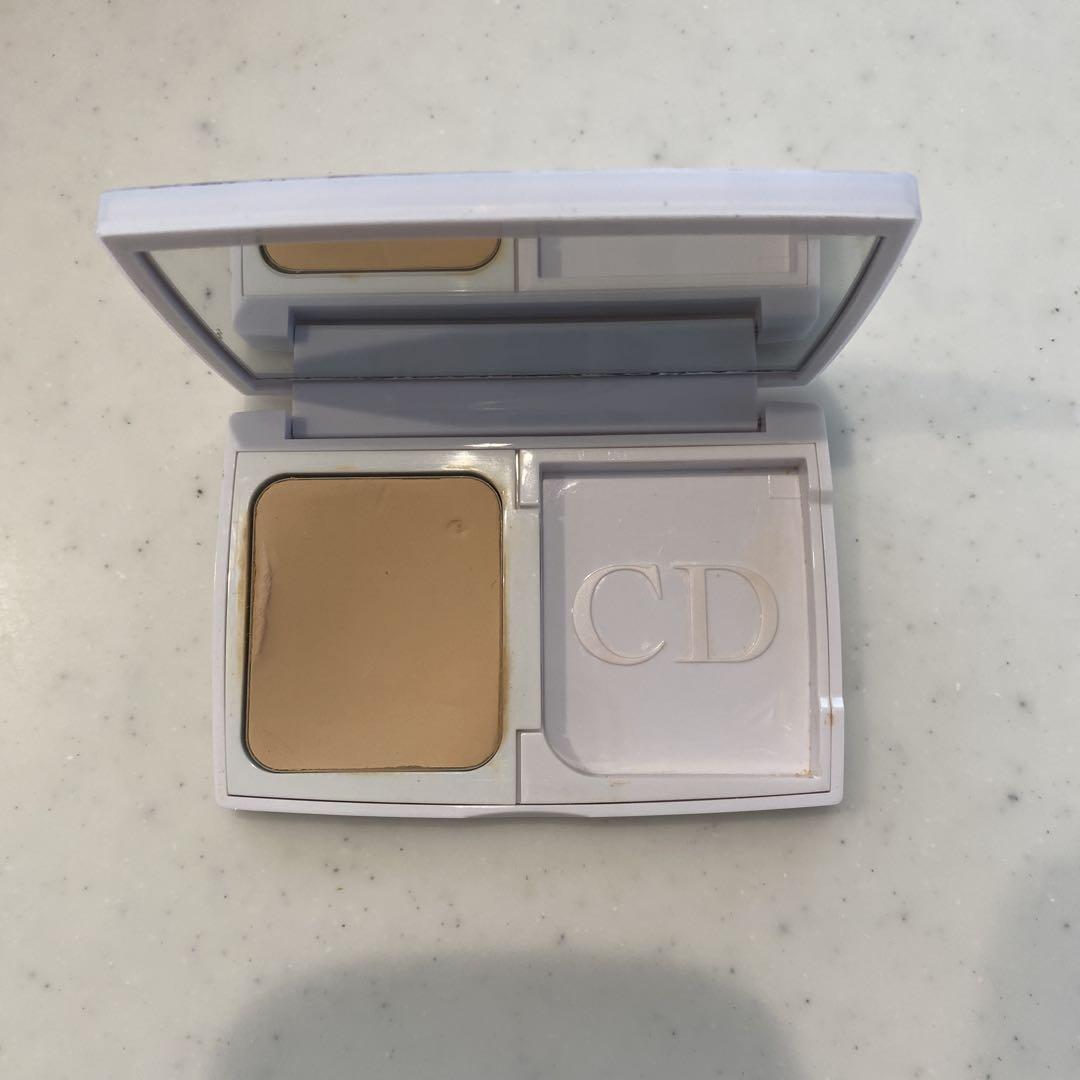 DIOR SNOW パウダーファンデーション スノー パーフェクト ライト コンパクト ファンデーション｜Dior