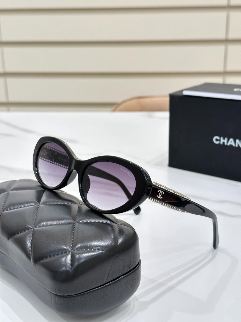CHANEL サングラス ケース付き CHANEL サングラス ケース付き 小物